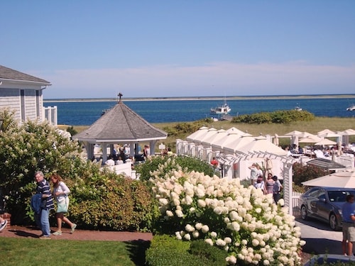 Ocean views Walk to Beach Pet Friendly AC Private