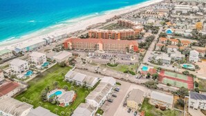 Exterior - Comfortable Townhome with a Short Walk to Community Pool and the Beach! (Miramar Beach)