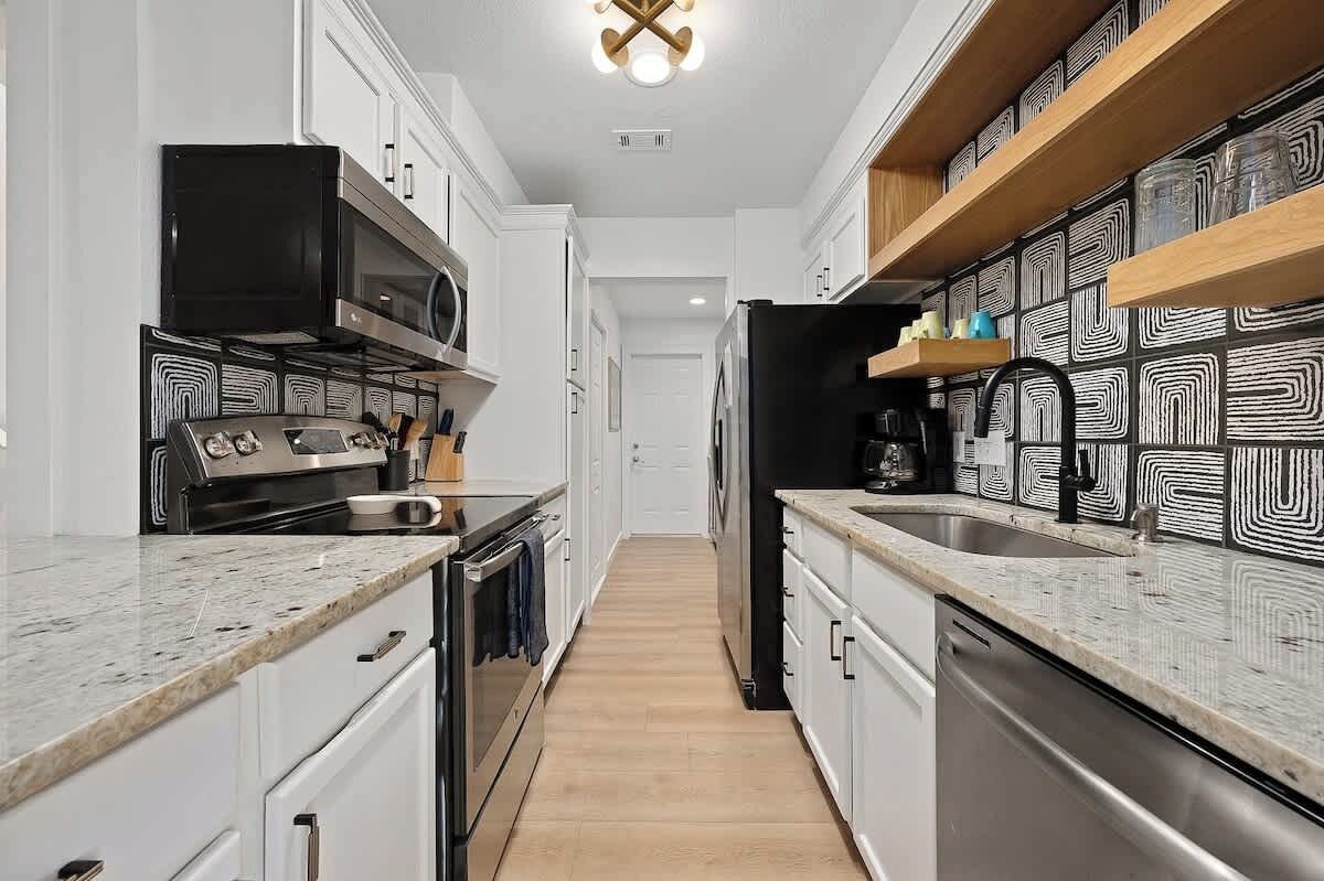 冰箱、微波炉、烤箱、炉灶