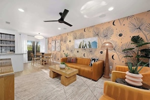 Smart TV, offices - Designer Duplex - Pool, Fire Pit, Backyard Oasis (Austin)