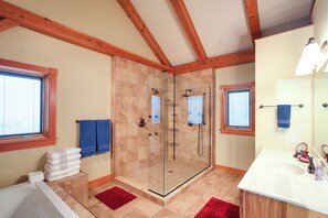 Towels - Lake View Champlain Home w/ Hot Tub & Sauna! (Georgia)