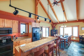 Fridge, microwave, stovetop, dishwasher - Lake View Champlain Home w/ Hot Tub & Sauna! (Georgia)
