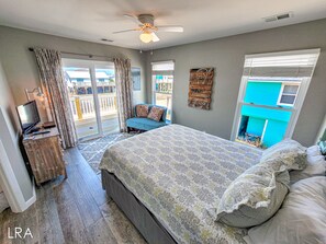 2 عدّة غرف نوم ومكواة/لوح كي وخدمة الإنترنت وملاءات أسرّة