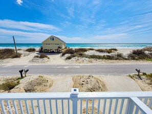 Beach nearby - Unwind in Style at Elysium (Surf City)