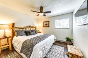 4 bedrooms, desk, Internet, bed sheets