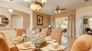 Dining - Perfect Villa for your Orlando Holiday at Highlands Reserve Resort, Villa Orlando 1051 (Davenport)