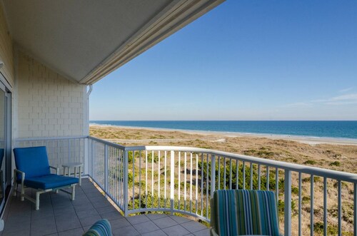 Comfortable oceanfront condo in Wrightsville Dunes
