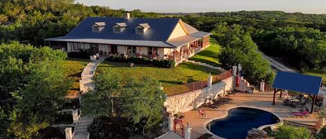 المنشأة من الخارج