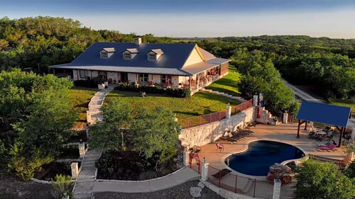 Amazing large home with Gorgeous Views, Swimming Pool, and Hot Tub