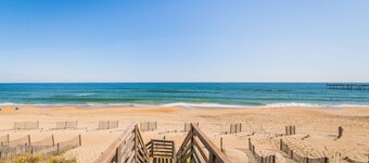 K1203 Big Mama's. Oceanfront, Elevator, Pool, Pets, Theater Room! Sunday Turn