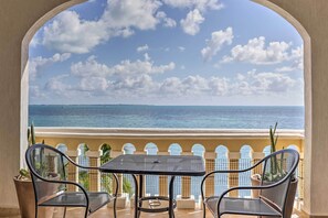 Outdoor dining - Private Balcony w/ Views: Oceanfront Cancun Condo! (Cancun)