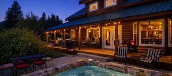 Alpine Acres-Sleeps 10, Hot Tub, Game Room, BBQ