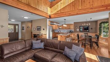 Smart TV, fireplace, DVD player, table tennis