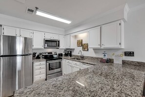 Kühlschrank, Mikrowelle, Geschirrspüler