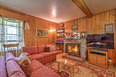 Walk to River! 'It's A Wonderful Life' Cottage