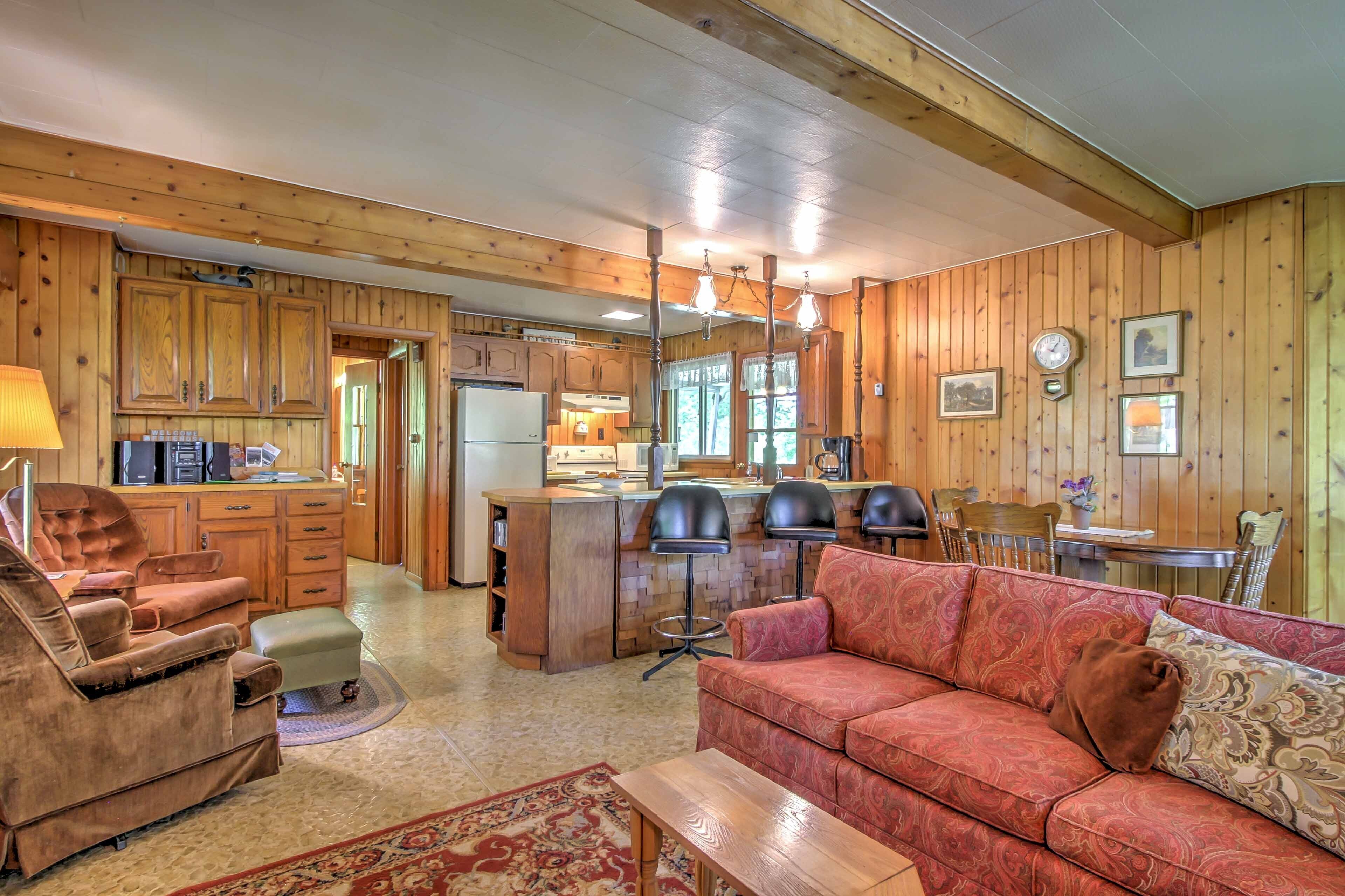 TV, fireplace, DVD player, books