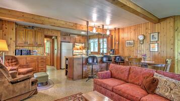 TV, fireplace, DVD player, books
