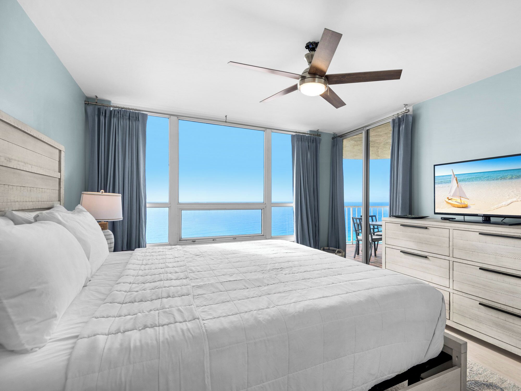 2 habitaciones, escritorio, tabla de planchar con plancha y wifi gratis 