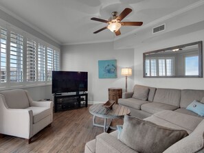 Smart TV - Beach View in Living Room, Both Bedrooms, Free Umbrella Chair Setup (Miramar Beach)