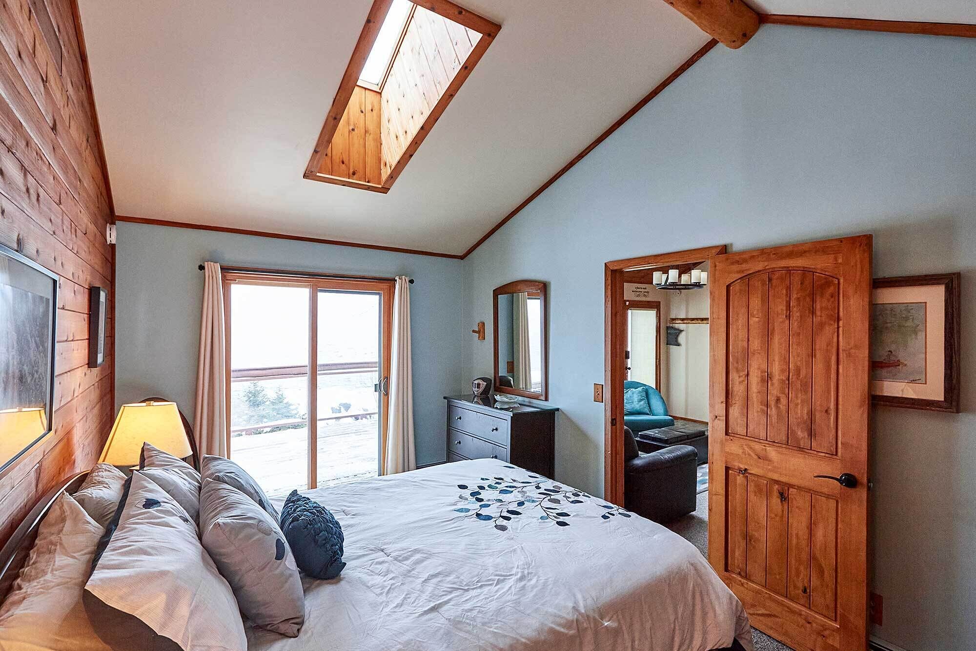 2 bedrooms, internet, bed sheets