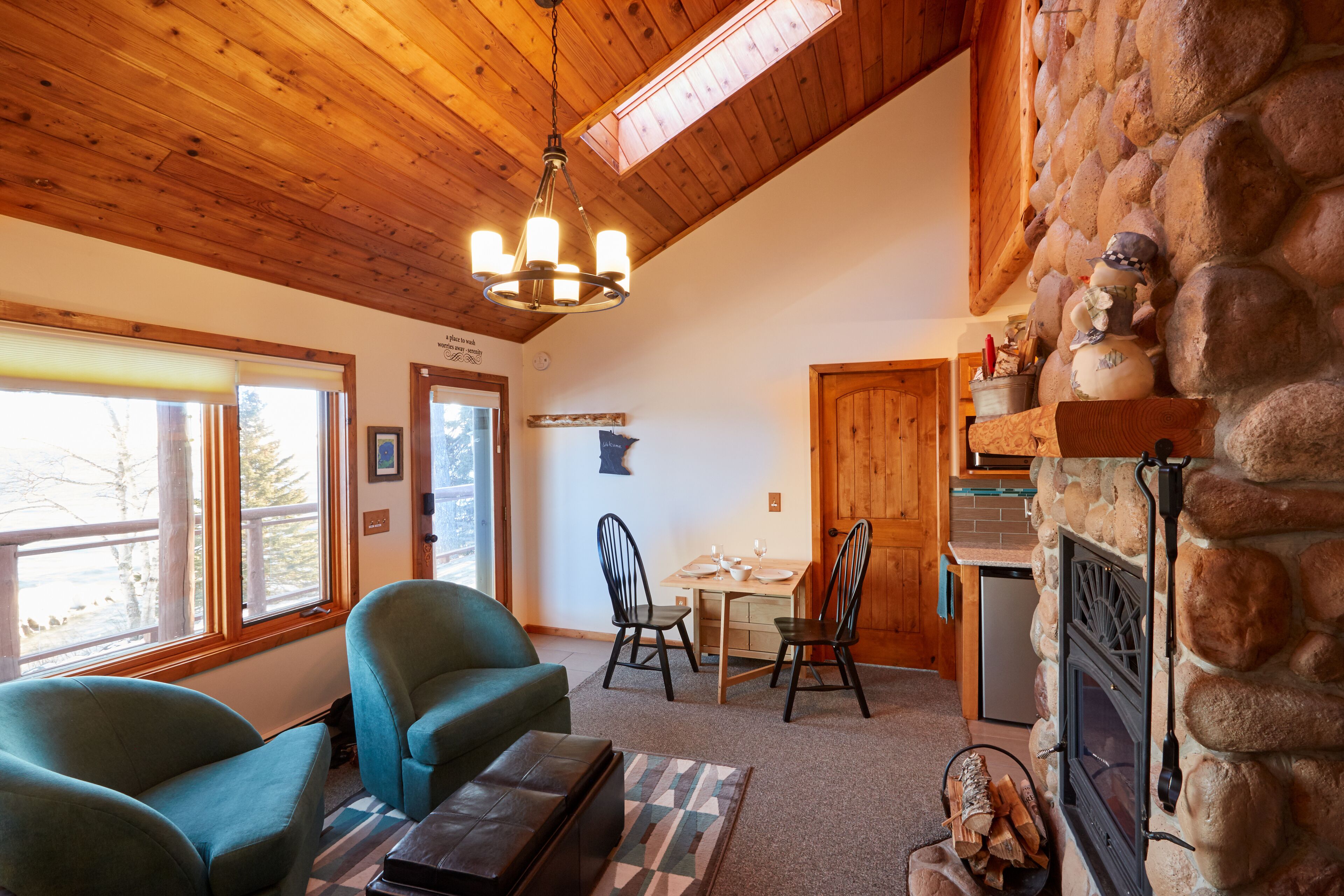 TV, fireplace, DVD player, books