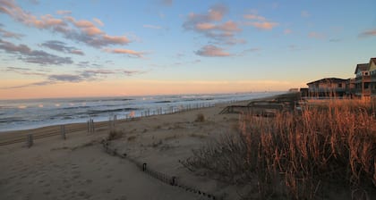 Haustiere erlaubt, einfacher Zugang zum Strand, gute Aussicht! Charakter, wunderschön renoviert!