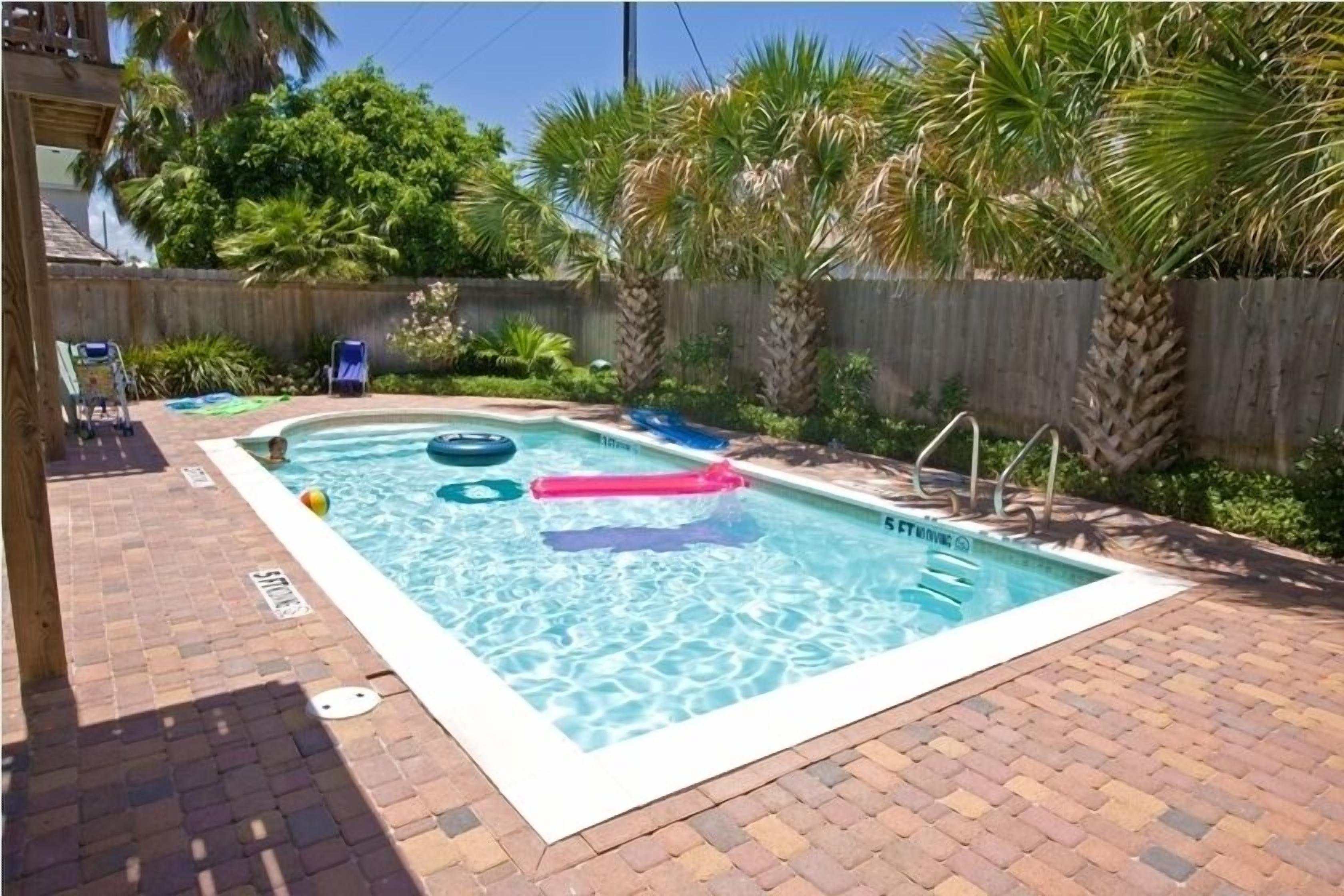 Cozy: Soothing Pool: Short Walk 2 Beach-Sanctuary