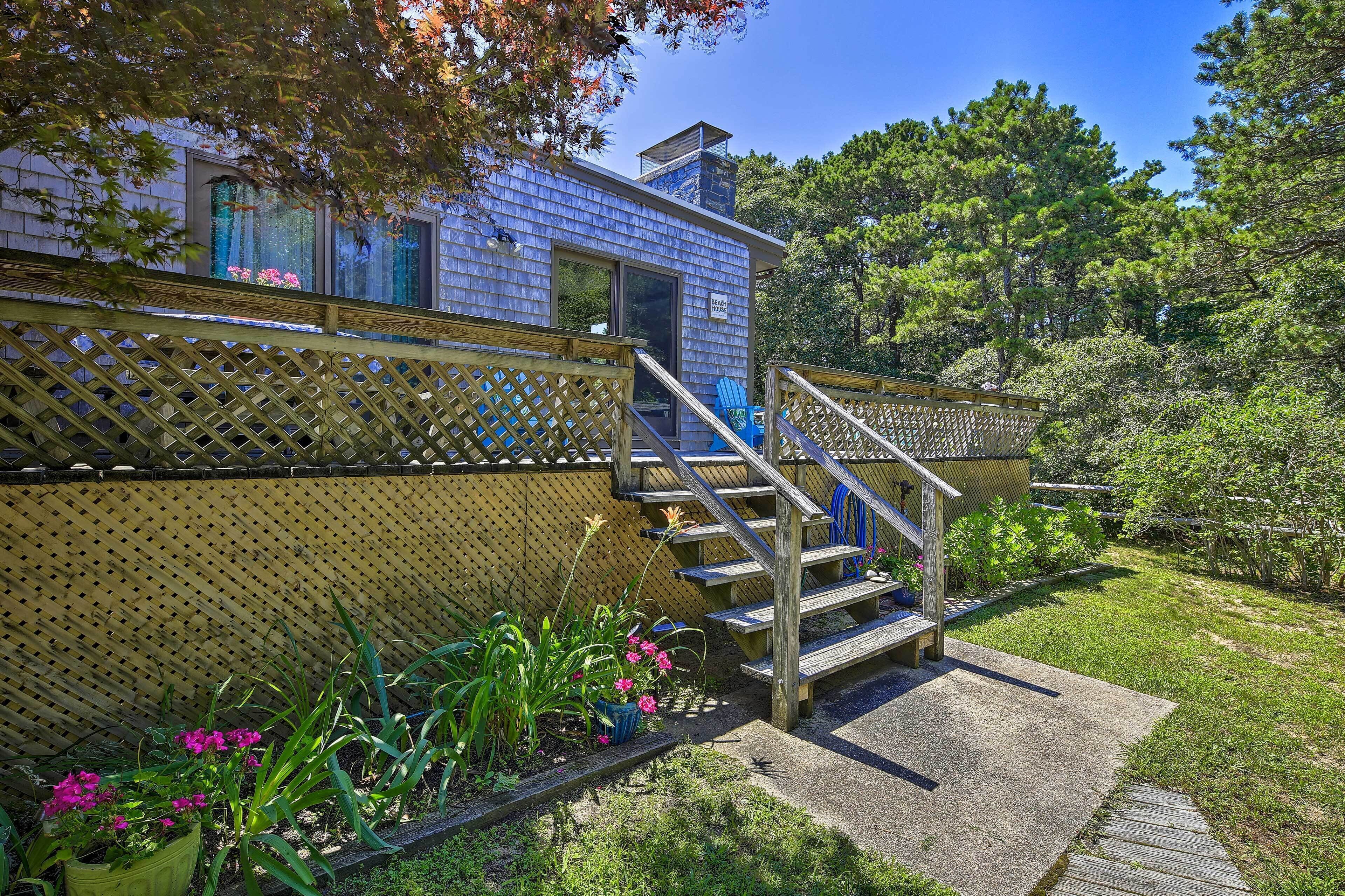 Coastal Wellfleet Cottage: Walk to Chipman's Cove!