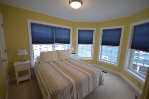 3 室のベッドルーム、アイロン / アイロン台、WiFi (無料)、ベッドシーツ