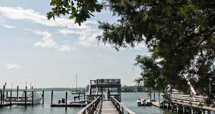 Disfrutar de los amigos y familia en este dúplex admite animales de compañía soundfront con muelle