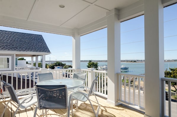 تناول الطعام بالخارج