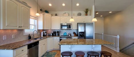 Fridge, microwave, stovetop, dishwasher