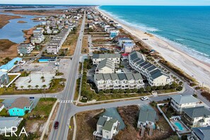 Exterior - Anchored Inn: Family-Friendly 4BR with Pool (Surf City)