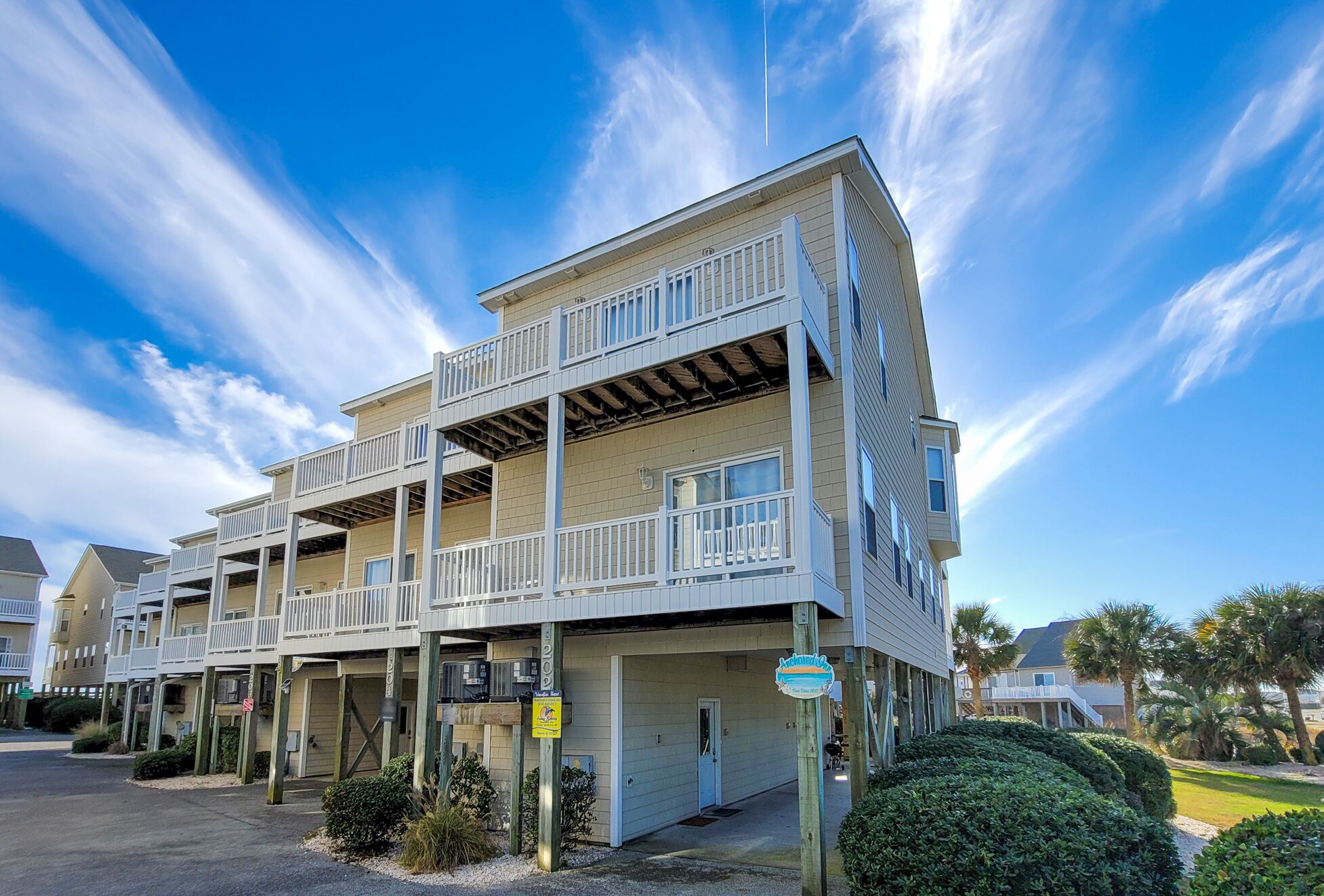 Oceanview Luxury Townhome w/ Pool Access! Pet Friendly!