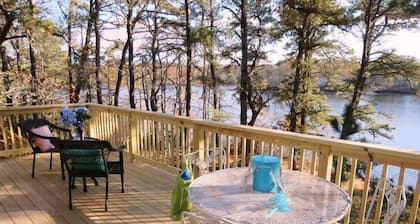 Heaven's Hideaway - Dog friendly & waterfront!