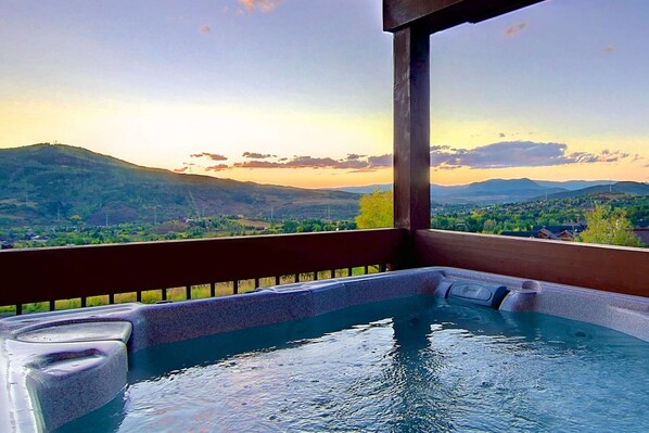 Outdoor spa tub