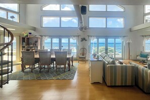 Flat-screen TV, stereo