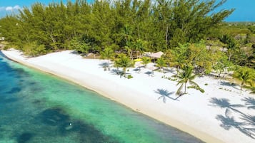 Beach nearby, sun loungers, beach towels