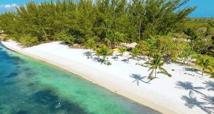 Sea Beauty: ADA-Friendly Cottage w/New Pool, Private Beach Lot, & Free Kayak