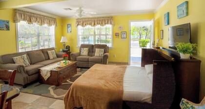 Sea Beauty: Cayman Style Gemütliches Ferienhaus mit privatem Strand (300 Fuß)