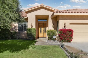 Exterior detail - Beautiful Palm Springs Home - 3 Bed 3 Bath Home (Palm Springs)
