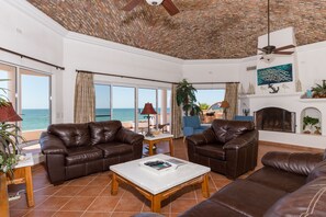 TV, fireplace, DVD player