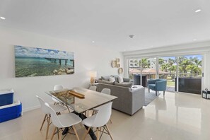 TV, lettore DVD, impianto stereo