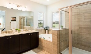 Bathtub, hair dryer, towels - Stylish Home with Themed Bedroom at Reunion (Kissimmee)