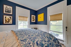 6 habitaciones, tabla de planchar con plancha, cuna de viaje y internet 