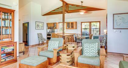 Walk to Beach! Big Island Bungalow w/ Ocean View