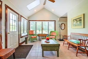 TV, DVD player, books - Large Kennebunk Home, Walk to Beach < 2 Mi to Town (Kennebunk)