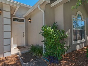 Exterior detail - Walk to Beach, Sun Room, Open Living Area, Free Beach Chair Service (Miramar Beach)