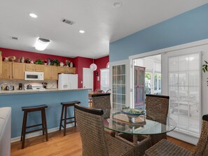 Dining - Walk to Beach, Sun Room, Open Living Area, Free Beach Chair Service (Miramar Beach)