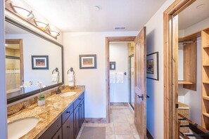Combined shower/bathtub, jetted bath, rainfall showerhead, hair dryer